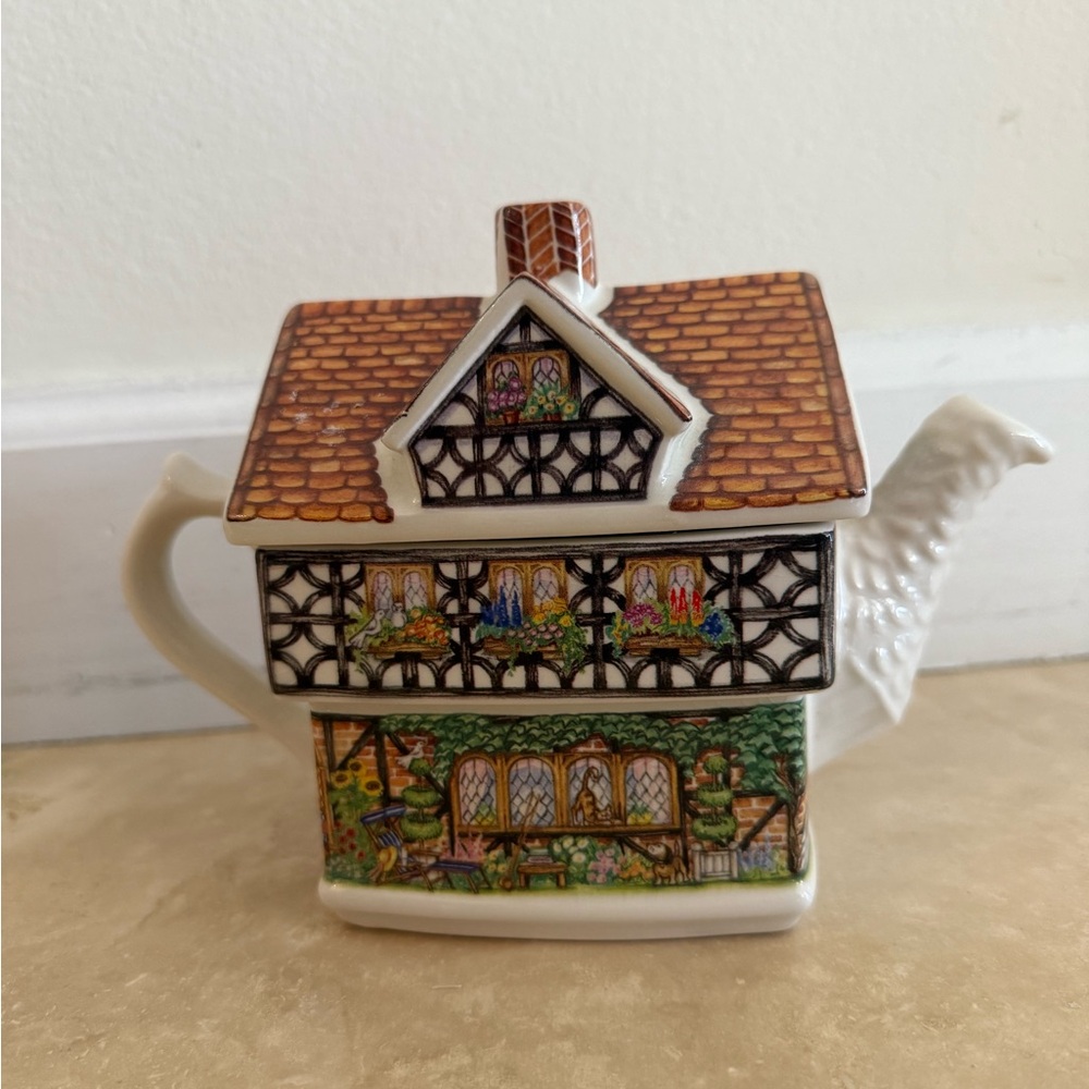 Sadler House Ivy English Country House Teapot